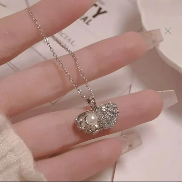 Eterna Shell Pendant Necklace