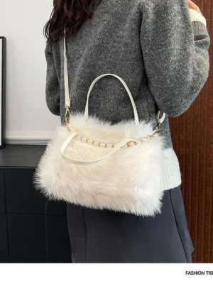 The Elowen Fur Pearl Bag 2